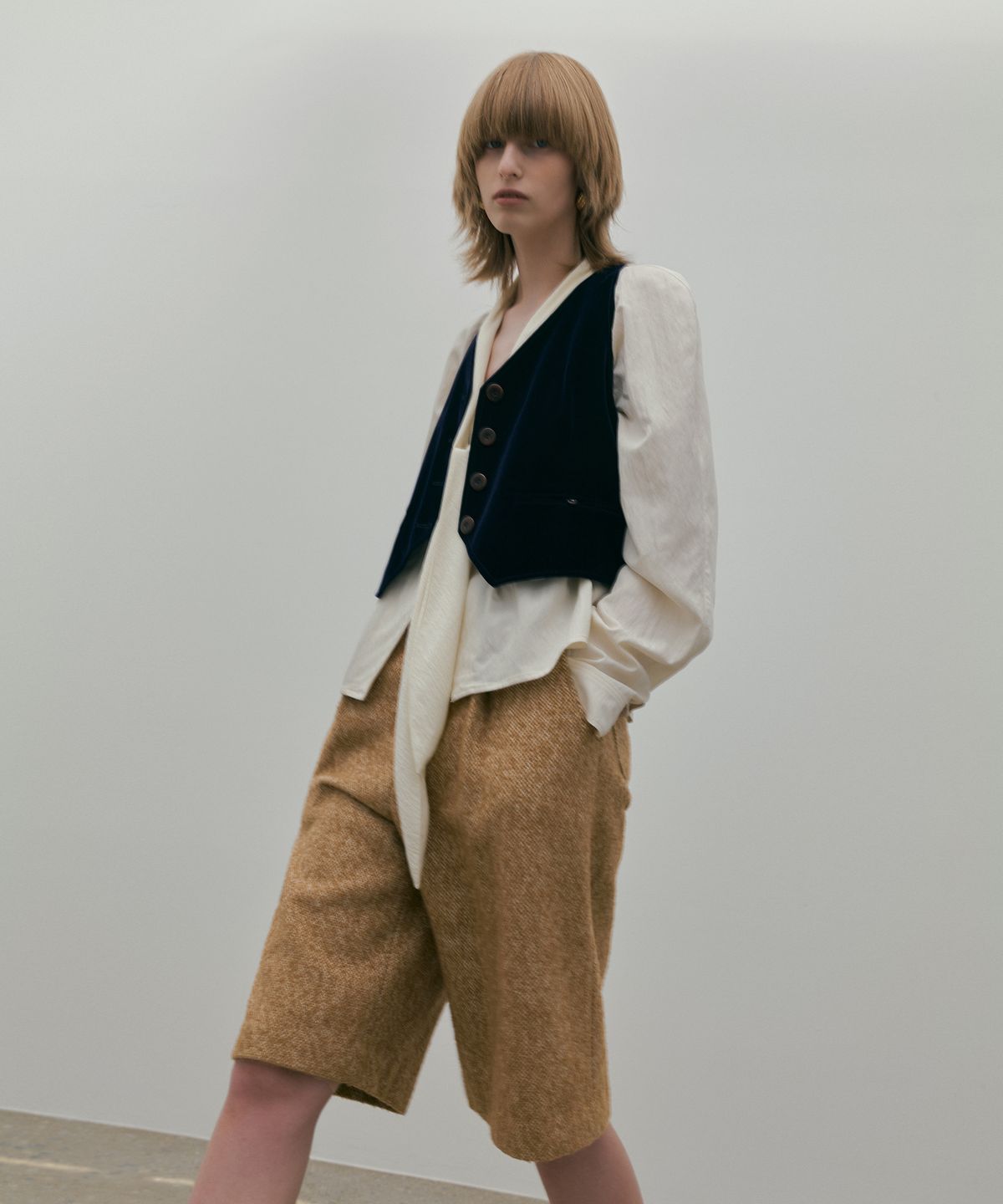 오버듀플레어(OVERDUEFLAIR) TIE RAGLAN BLOUSE_CREAM IVORY