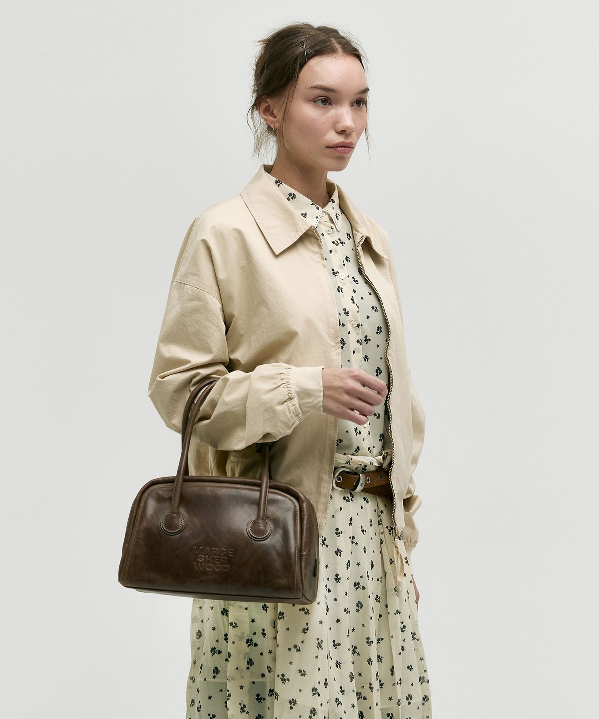 마지셔우드(MARGESHERWOOD) SOFT TOTE_washed brown pull-up