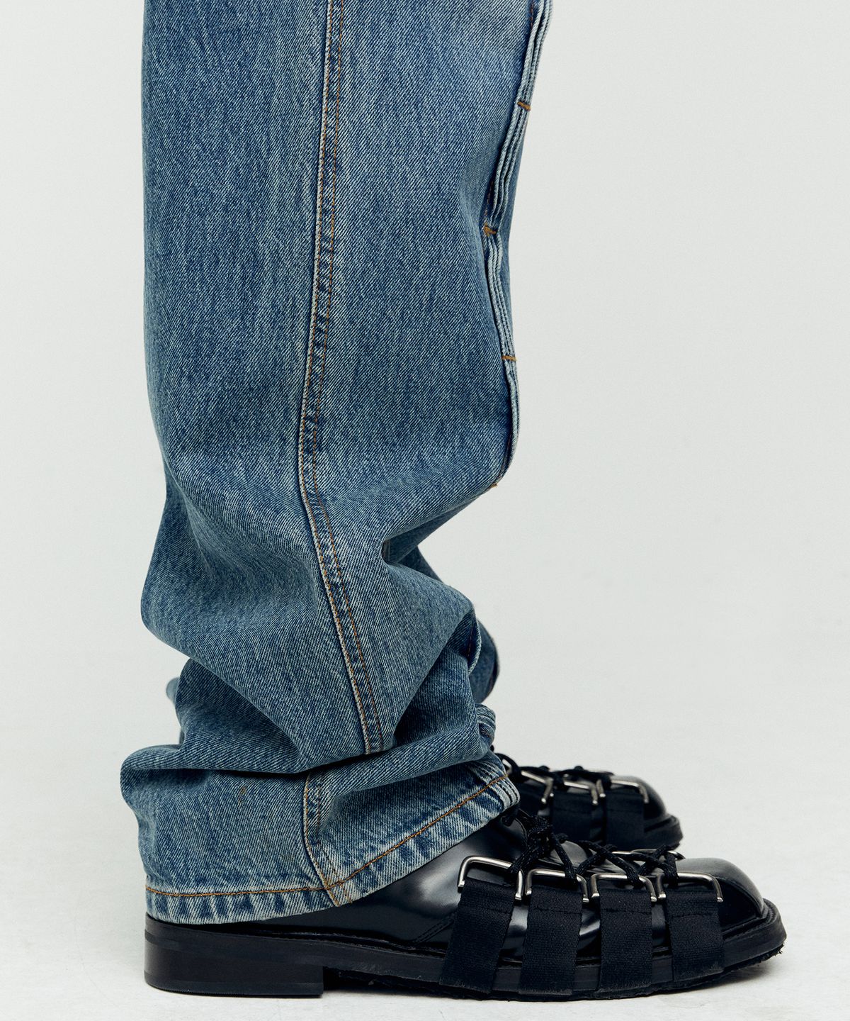 앤더슨벨(ADSB ANDERSSON BELL) 웨이브 와이드 레그 진 apa682m(WASHED BLUE)