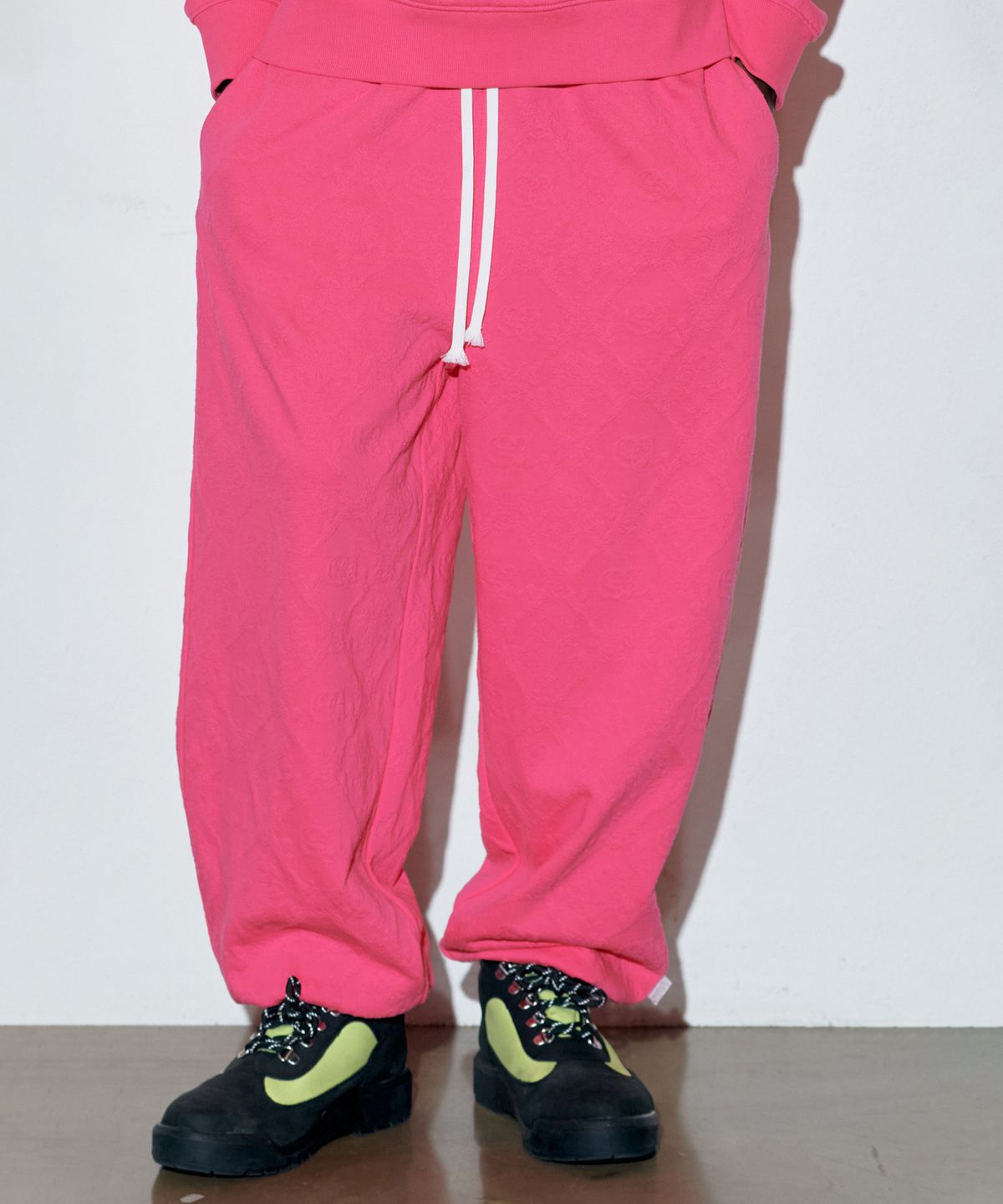 스컬프터(SCULPTOR) Jacquard Flower Jogger Pants Acid Pink