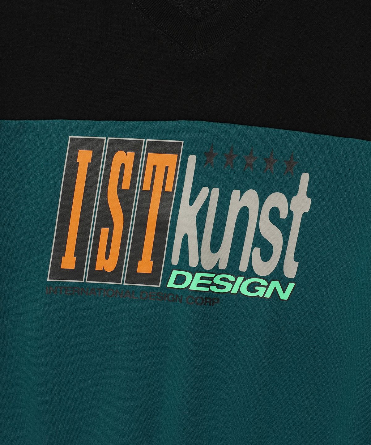 이스트쿤스트(ISTKUNST) IK 5STAR LOGO V NECK SWEATSHIRTS_BLACK(IK2DFMM461A)