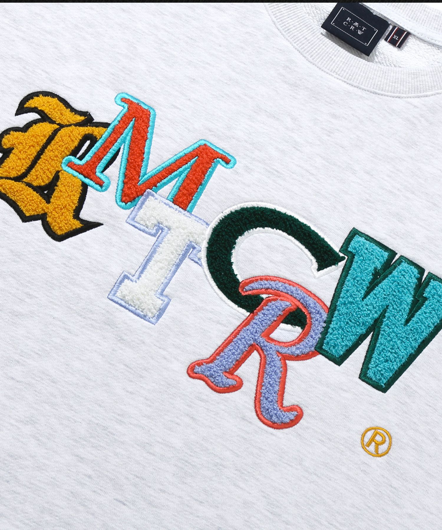 さらに100円引き◆ROMANTIC CROWN◆OUT FONT LOGO CREWNECK MUSINSA公式 | ROMANTIC CROWN Out font logo crew neck_light gray