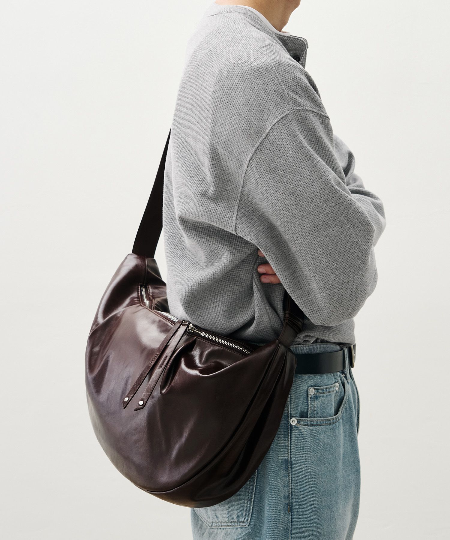 MUSINSA公式 | DRAW FIT ホーボーレザー クロスバッグ [ダークブラウン]