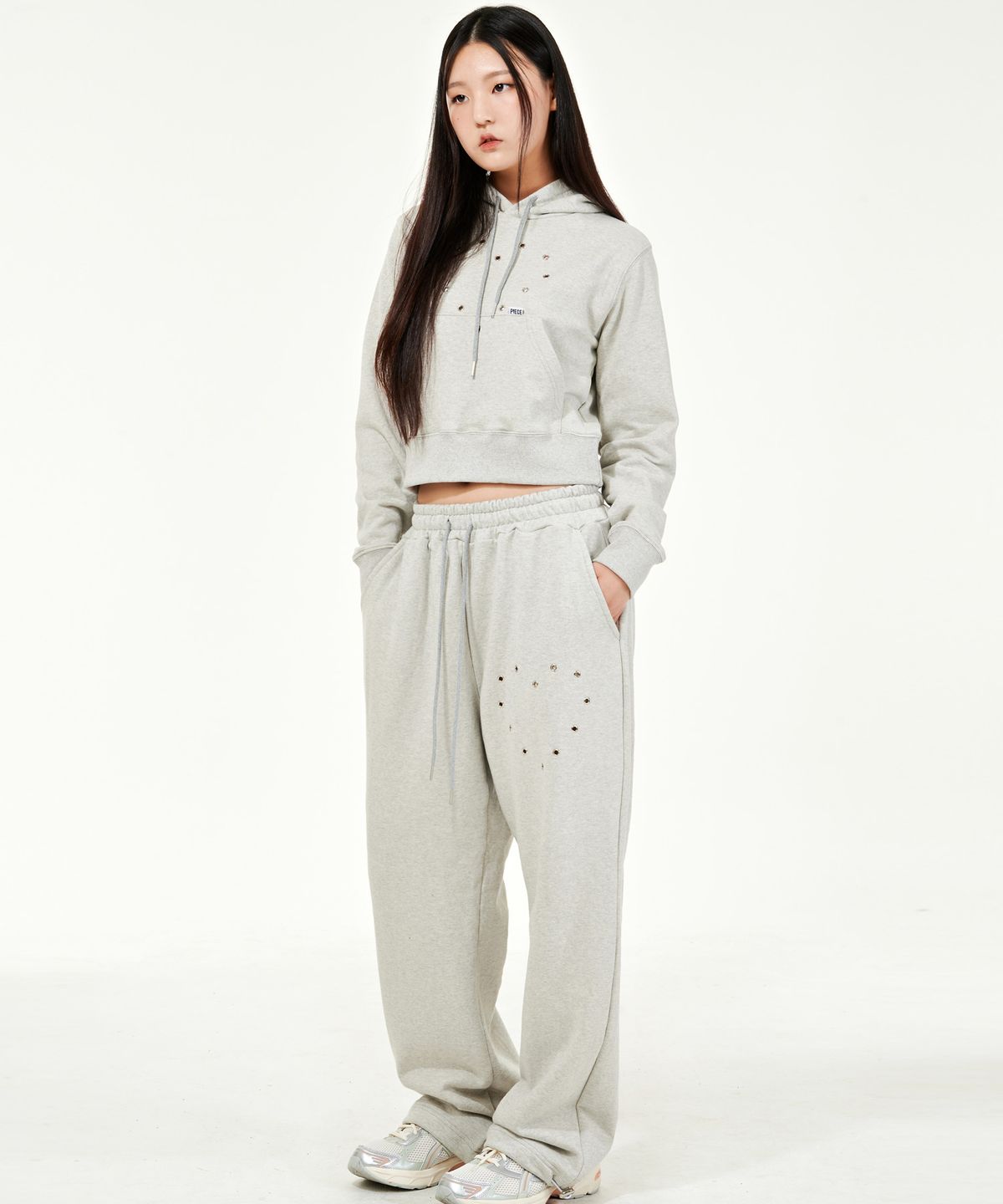 피스메이커(PIECE MAKER) HEART EYELET SWEAT PANTS (GREY)