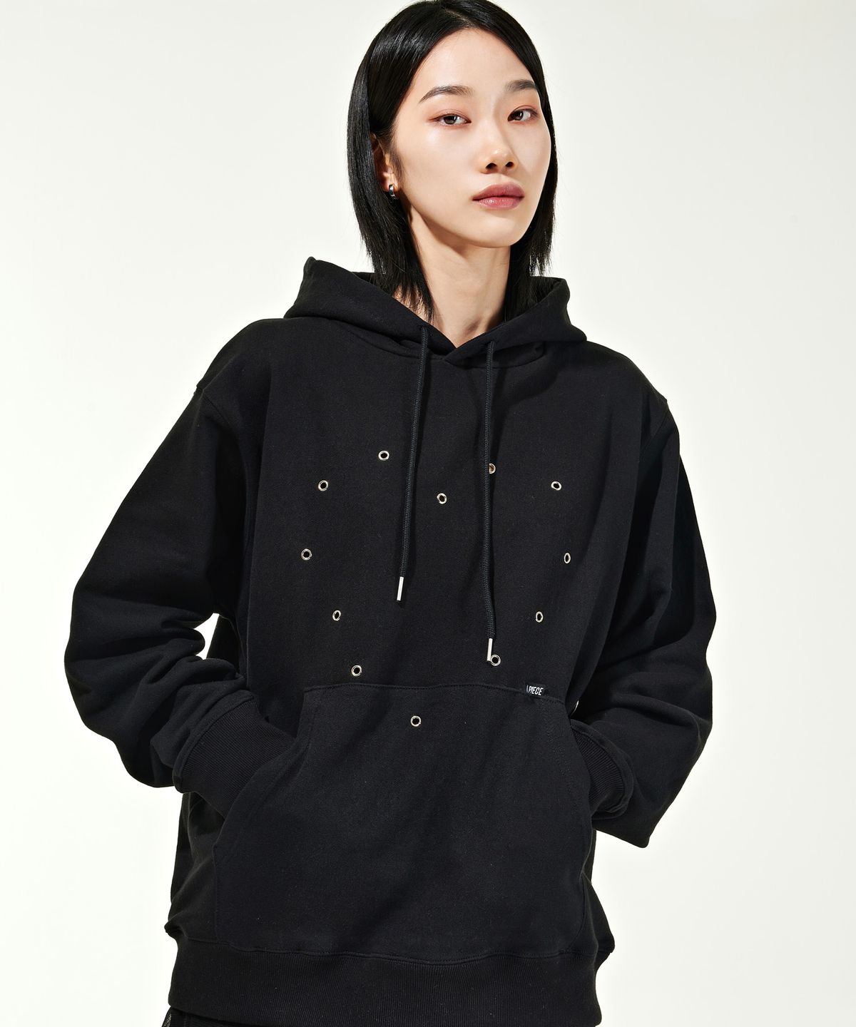 피스메이커(PIECE MAKER) HEART EYELET HOODIE (BLACK) (2TYPE)