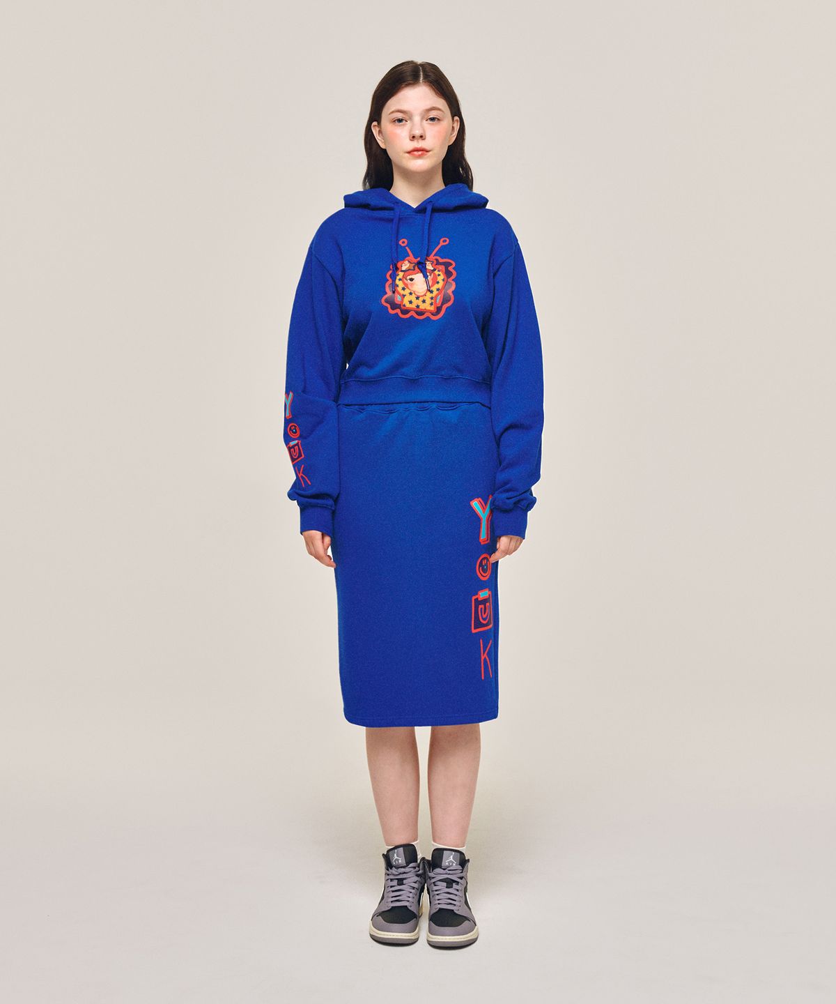 육심원(YOUK SHIM WON) 스탬프크롭후드맨투맨 F 개똥이