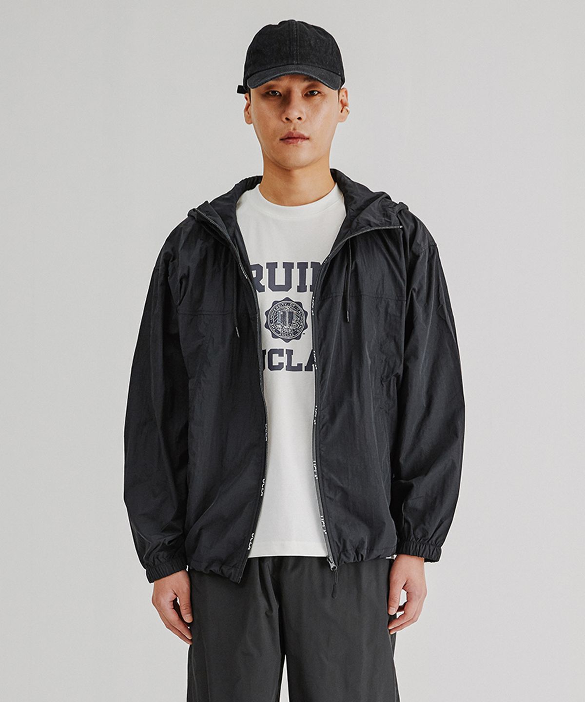 유씨엘에이(UCLA) 남여공용 경량 윈드브레이크[BLACK](UZ7UJ80_39)