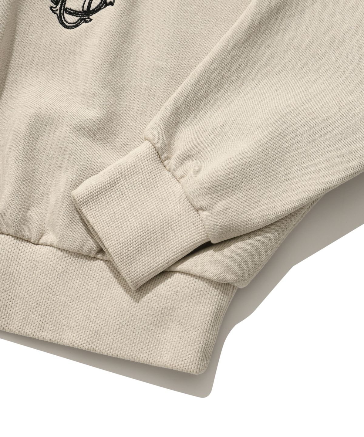스웨이드(SUADE) MONOGRAM CROP CREWNECK [PIGMENT BEIGE]