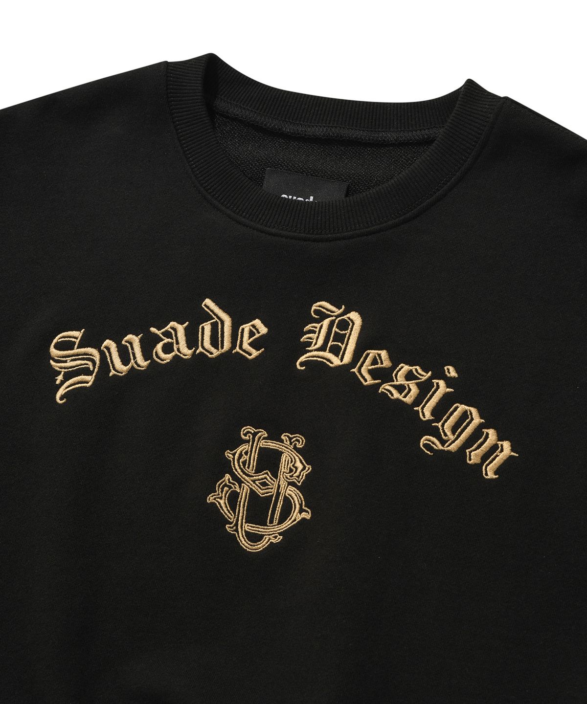 스웨이드(SUADE) MONOGRAM CROP CREWNECK [BLACK]