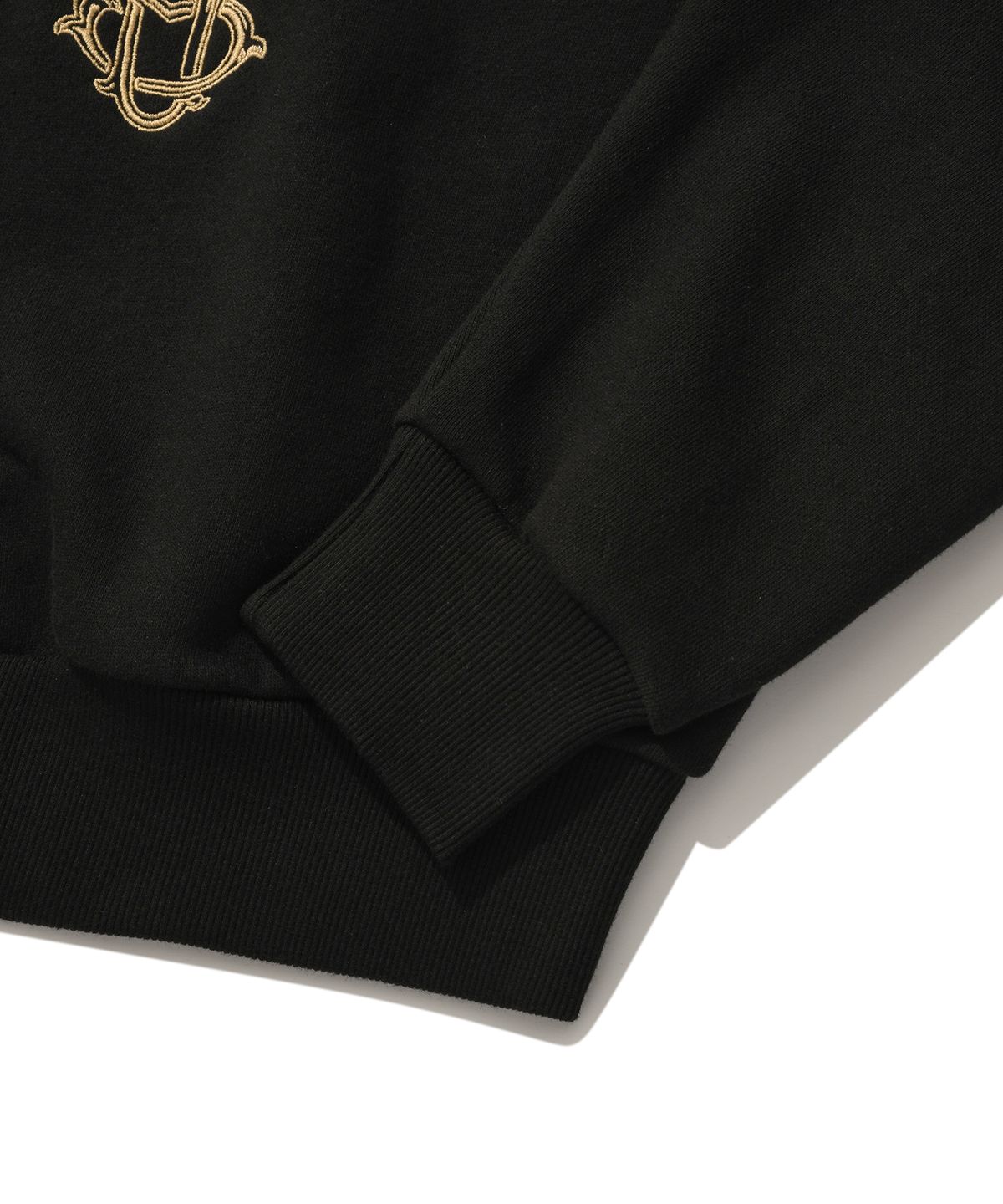 스웨이드(SUADE) MONOGRAM CROP CREWNECK [BLACK]