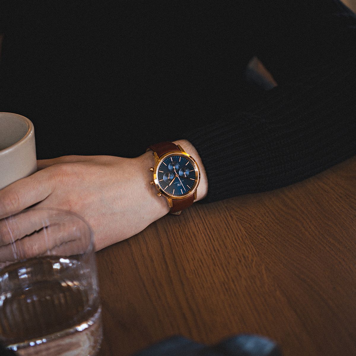 다니엘 웰링턴(DANIEL WELLINGTON) ICONIC CHRONOGRAPH ST MAWES ARCTIC 블루다이얼 남성시계