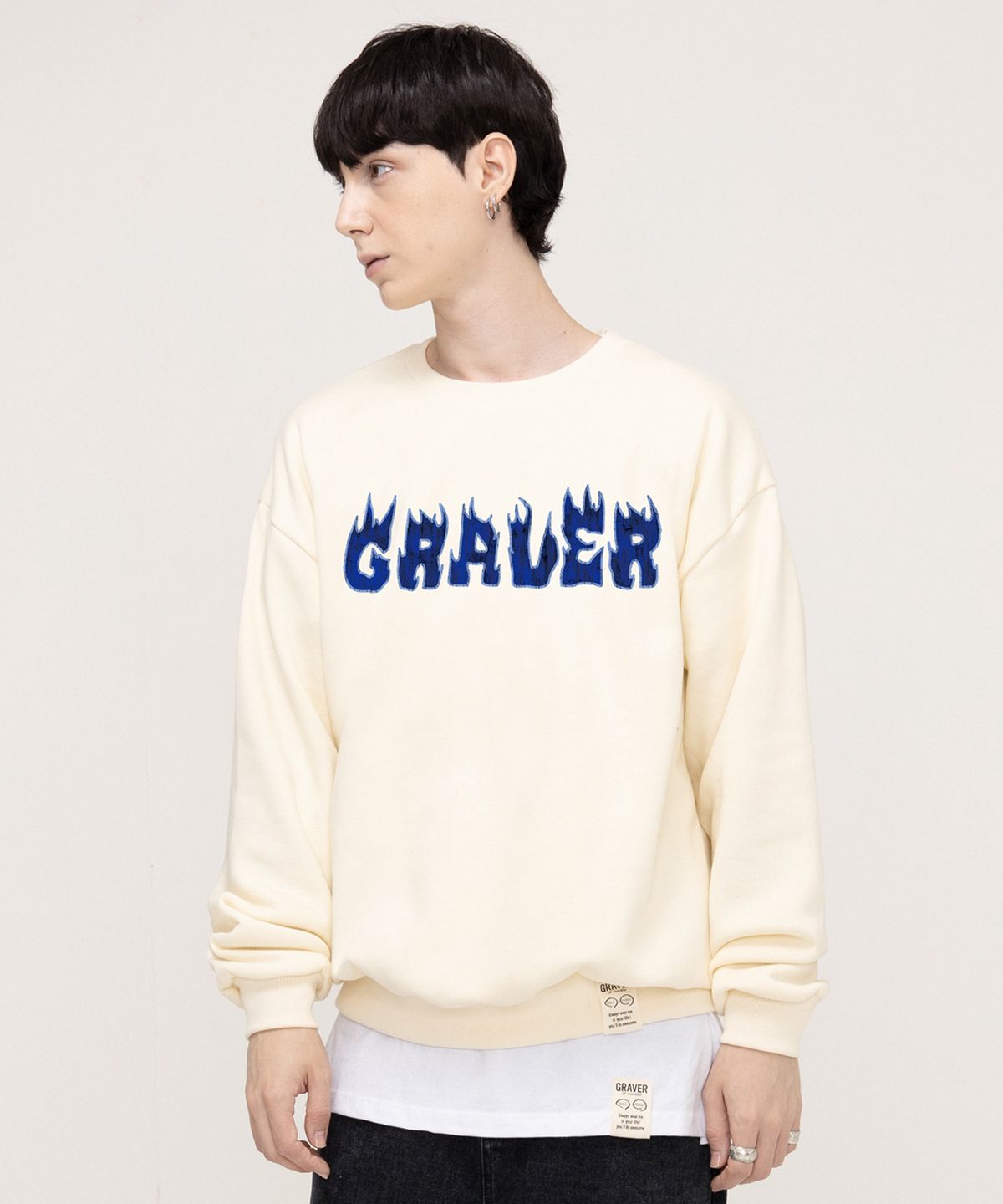 그레이버(GRAVER) [UNISEX]플레임 로고 맨투맨_크림