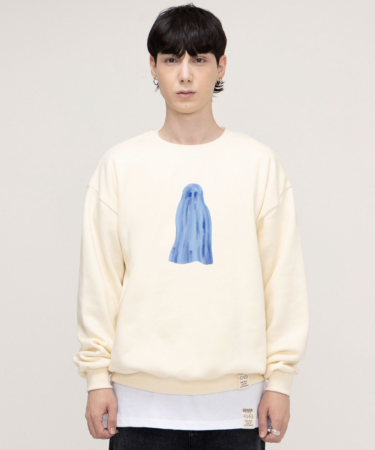 그레이버(GRAVER) [UNISEX]고스트 센터 맨투맨_크림/블루 로고