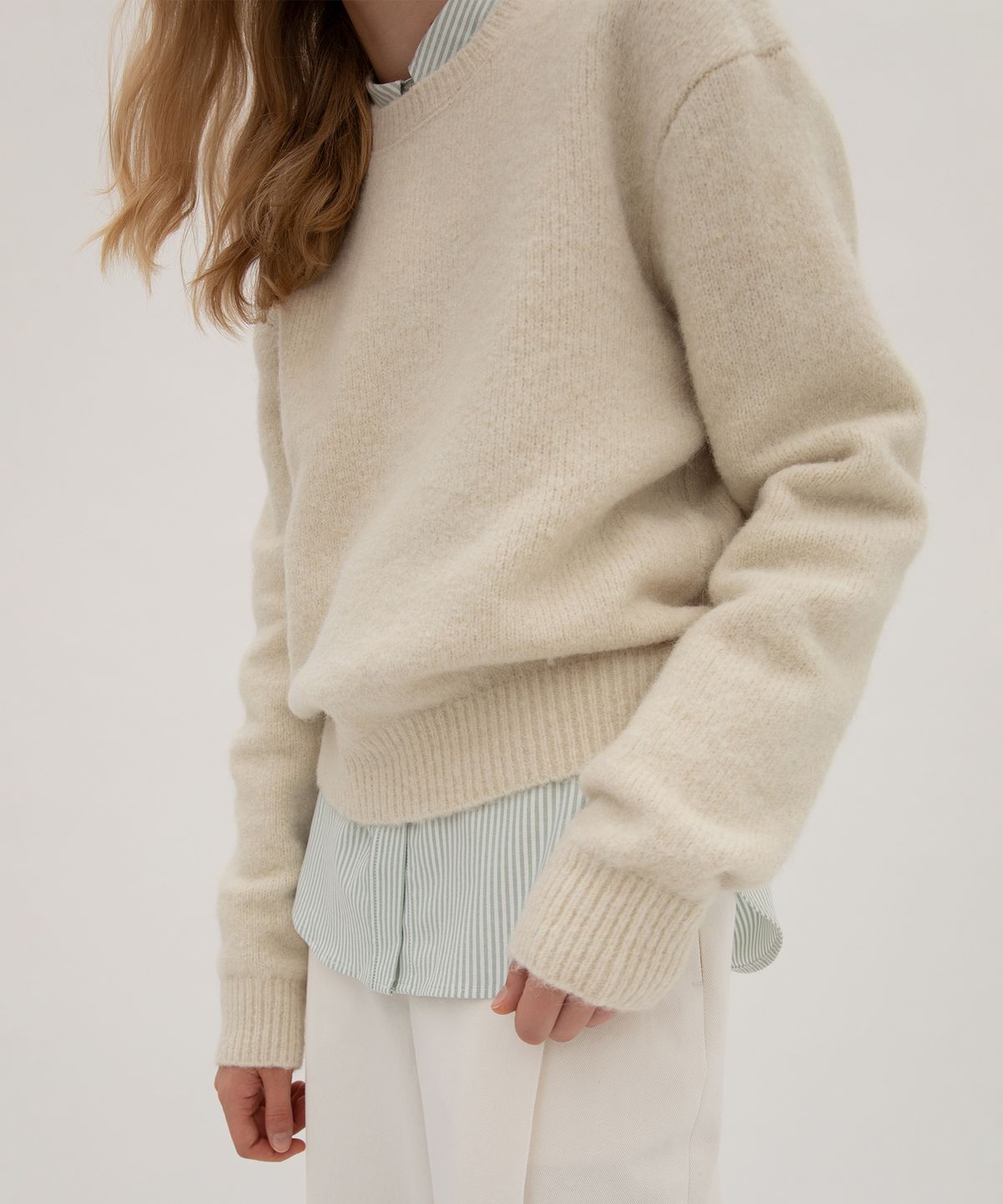 르바(LEVAR) Pullover Round Wool Knit - Cream