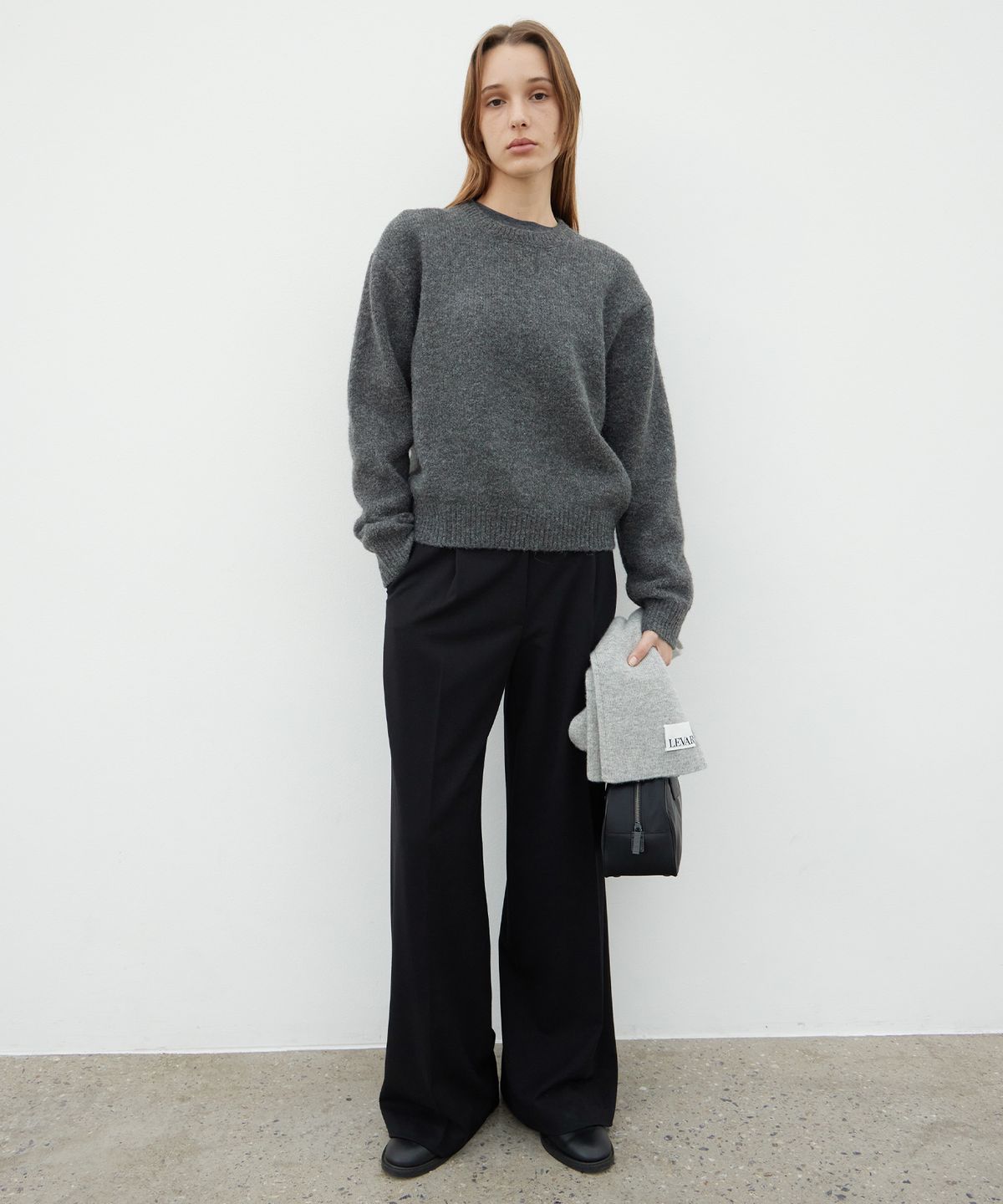 르바(LEVAR) Pullover Round Wool Knit - Charcoal