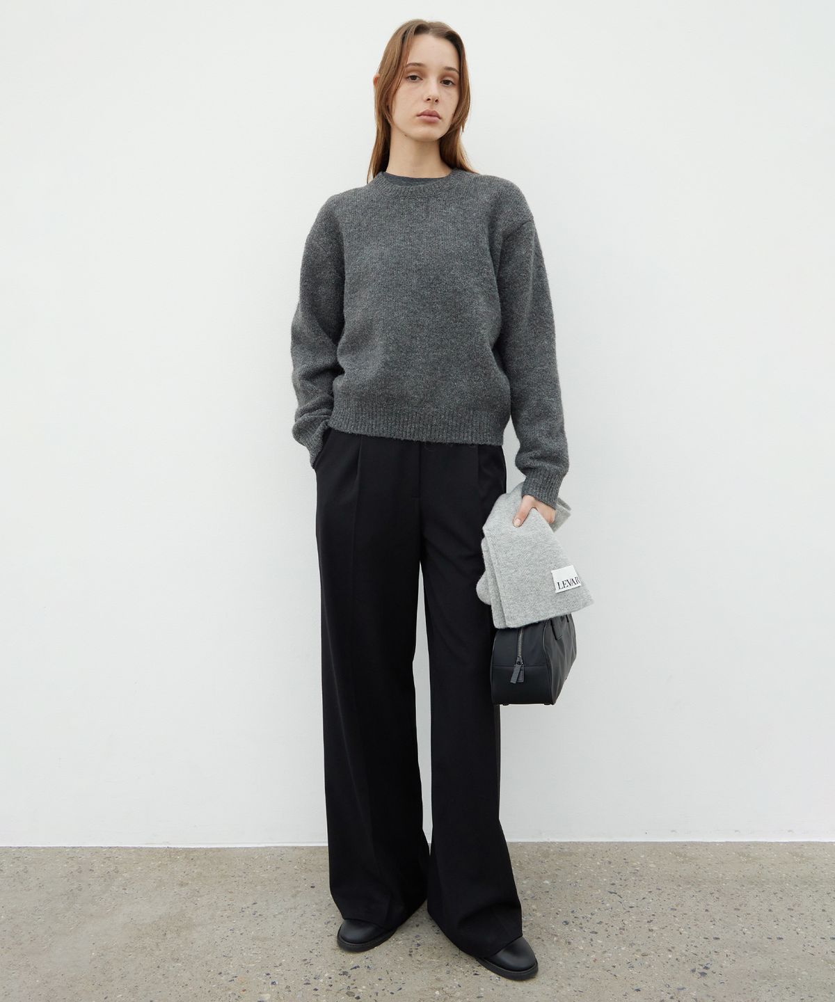 르바(LEVAR) Pullover Round Wool Knit - Charcoal
