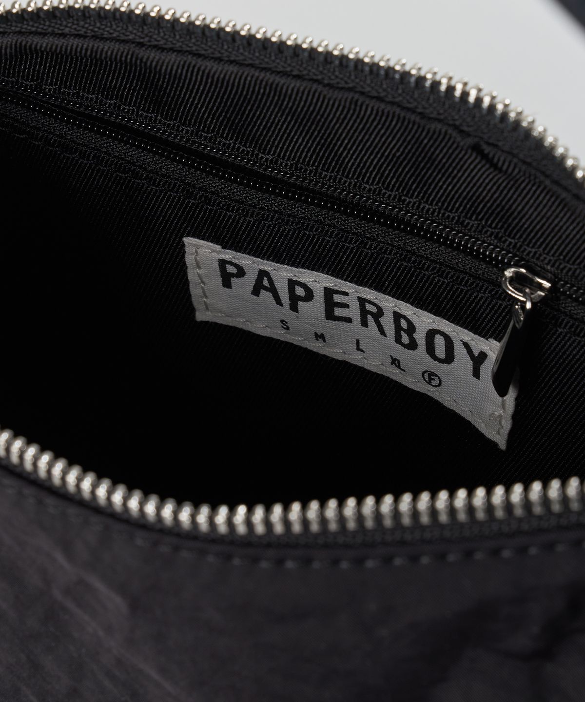 페이퍼보이(PAPERBOY) 하프문 숄더백-블랙