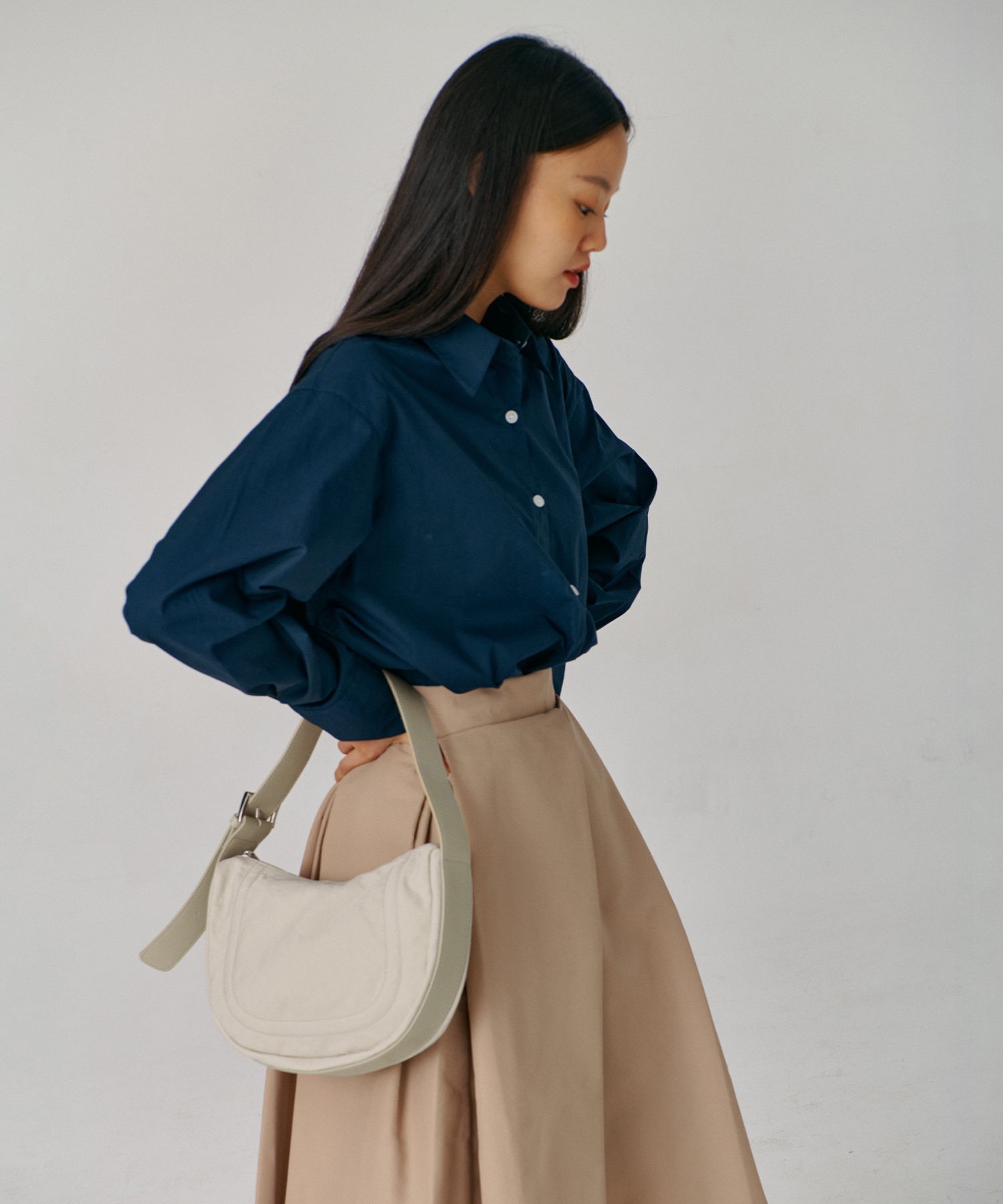 ショルダーバッグ・ポシェット ^PAPERBOY^ Half Moon Shoulder Bag Beige P23FWBA003 MUSINSA | PAPERBOY Half Moon Shoulder Bag - Beige