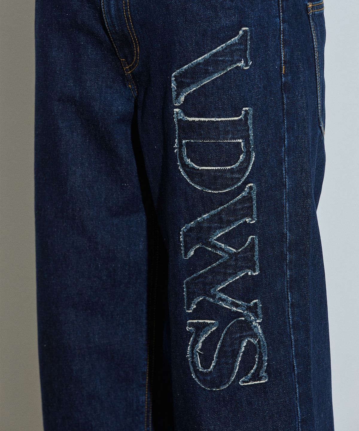 아이돈워너셀(IDWS) Applique Chasser Denim Pants Indigo