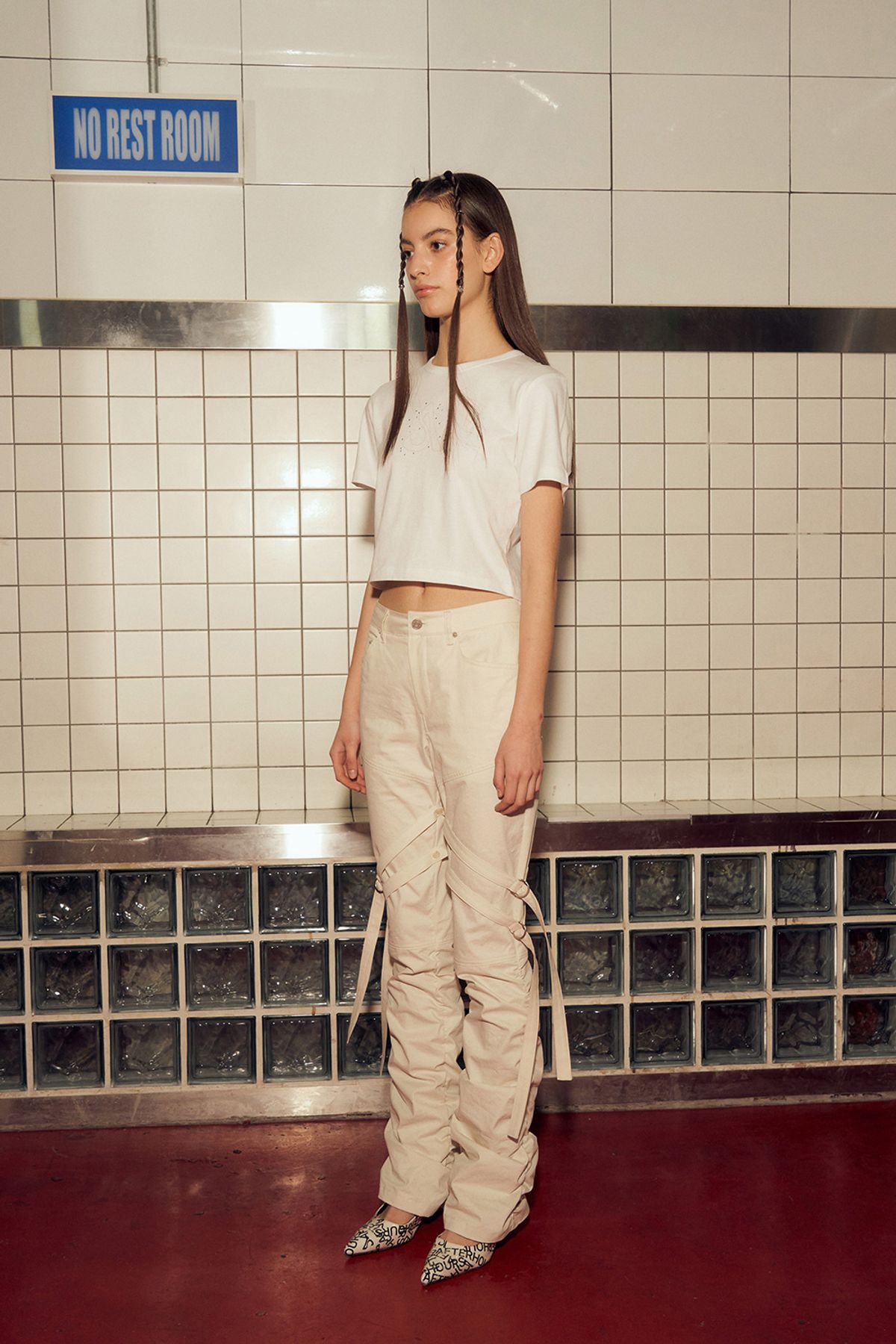 애프터아워즈(AFTERHOURS) DETACHABLE STRAP SHIRRING PANTS (IVORY)