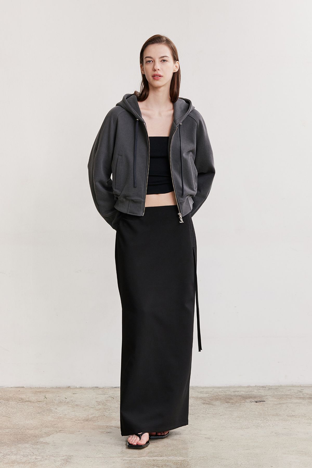 애프터아워즈(AFTERHOURS) SHOULDER OPEN HOODIE ZIP-UP (CHARCOAL) - 사이즈 & 후기 | 무신사 애프터아워즈(AFTERHOURS)  SHOULDER... 