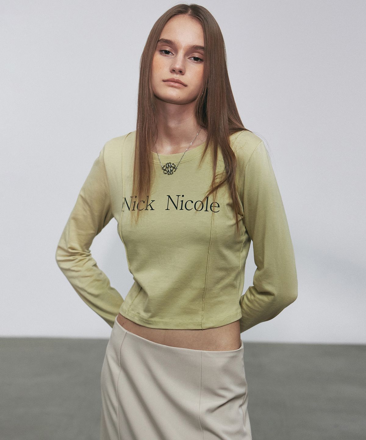 닉앤니콜(NICK&NICOLE) NICOLE PINTUCK LS CROP TOP_OLIVE