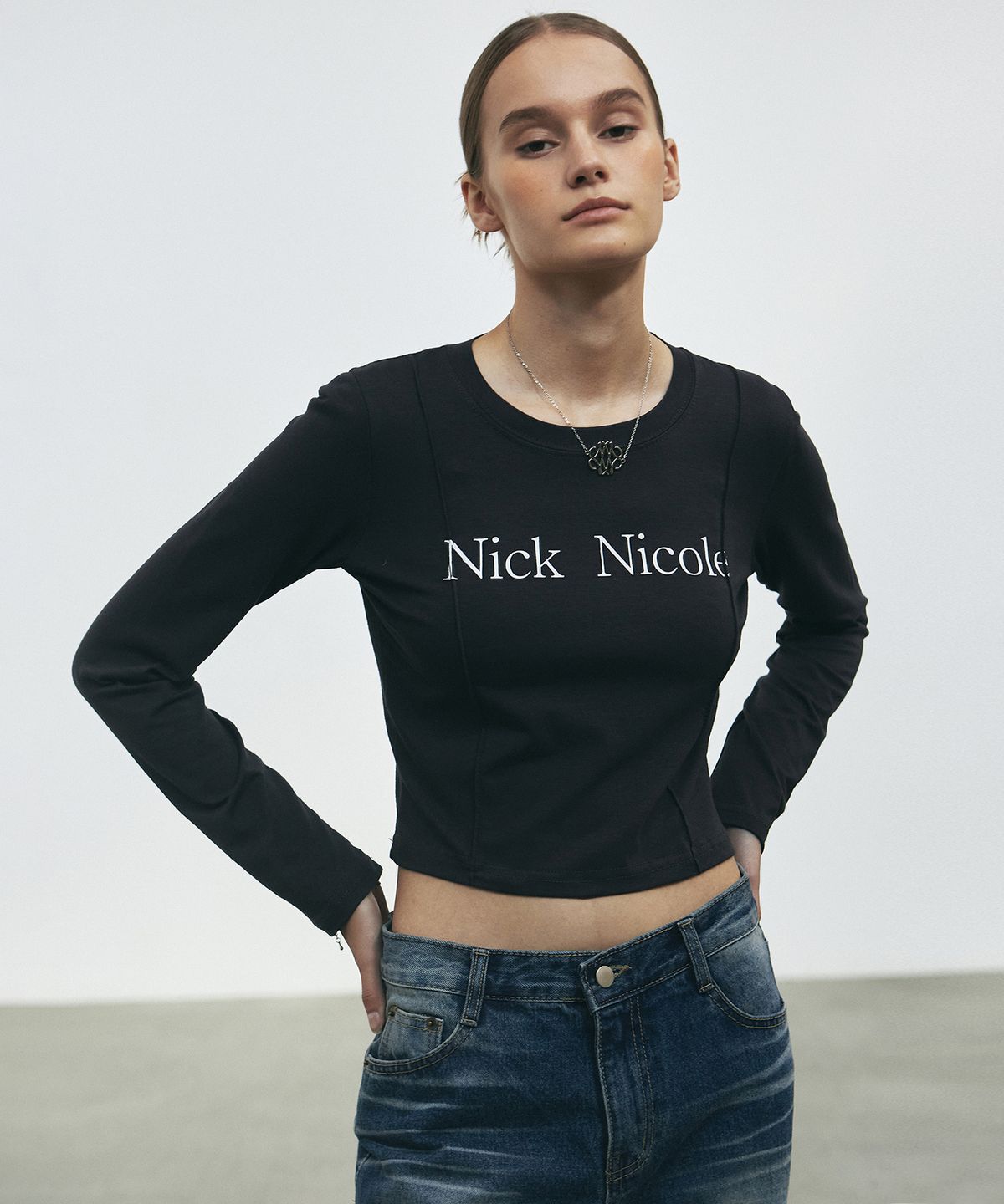 닉앤니콜(NICK&NICOLE) NICOLE PINTUCK LS CROP TOP_CHARCOAL