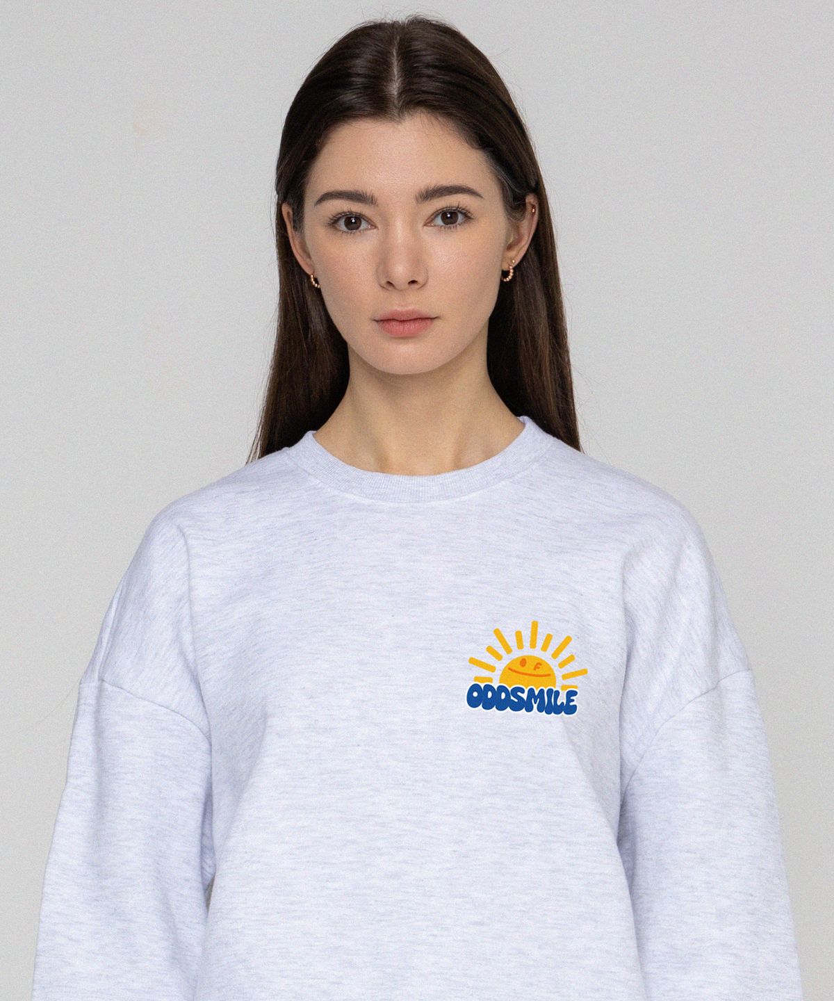 그레이버(GRAVER) [UNISEX]ODDSMILE 썬 스마일 맨투맨_멜란지화이트