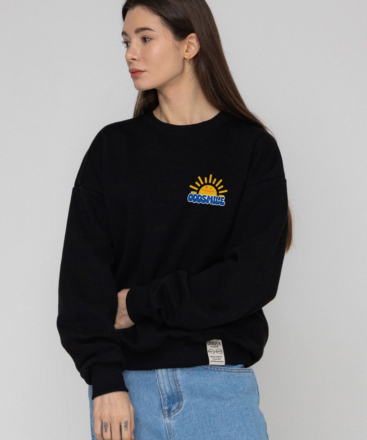 그레이버(GRAVER) [UNISEX]ODDSMILE 썬 스마일 맨투맨_블랙
