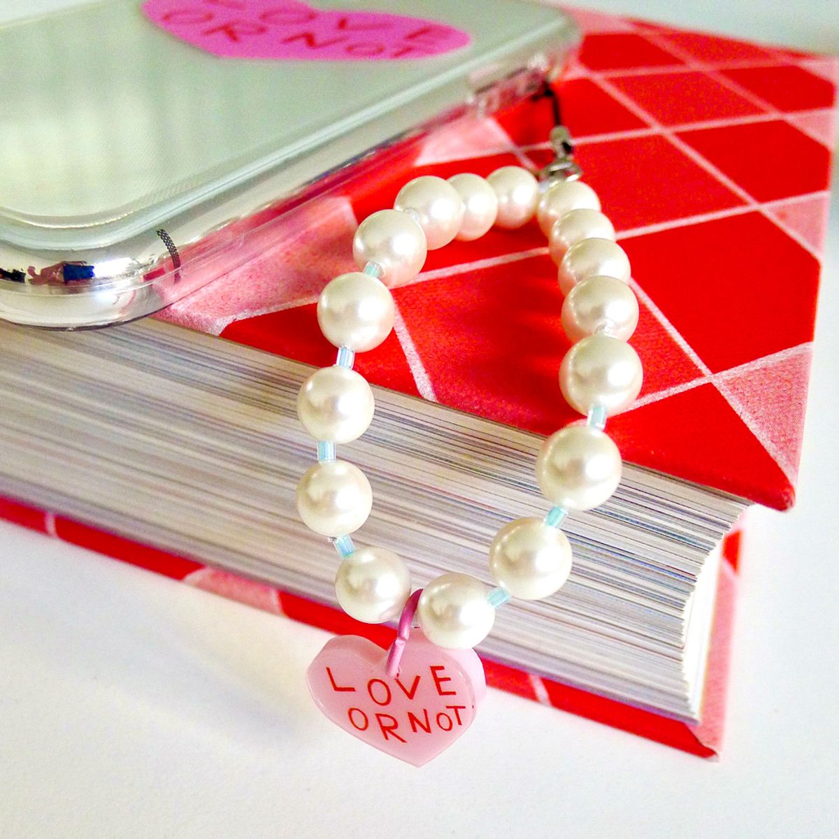 러브오낫(LOVE OR NOT) Pink Love-Pearl Sky Beads Strap 비즈스트랩