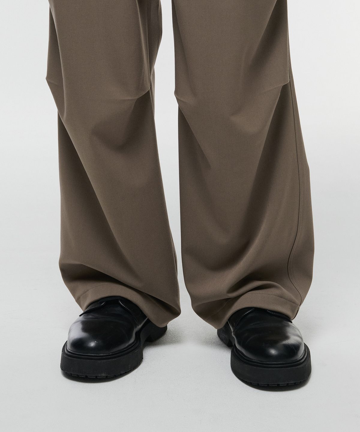 무신사 스탠다드(MUSINSA STANDARD) 파라슈트 밴딩 슬랙스 [더스티 베이지]