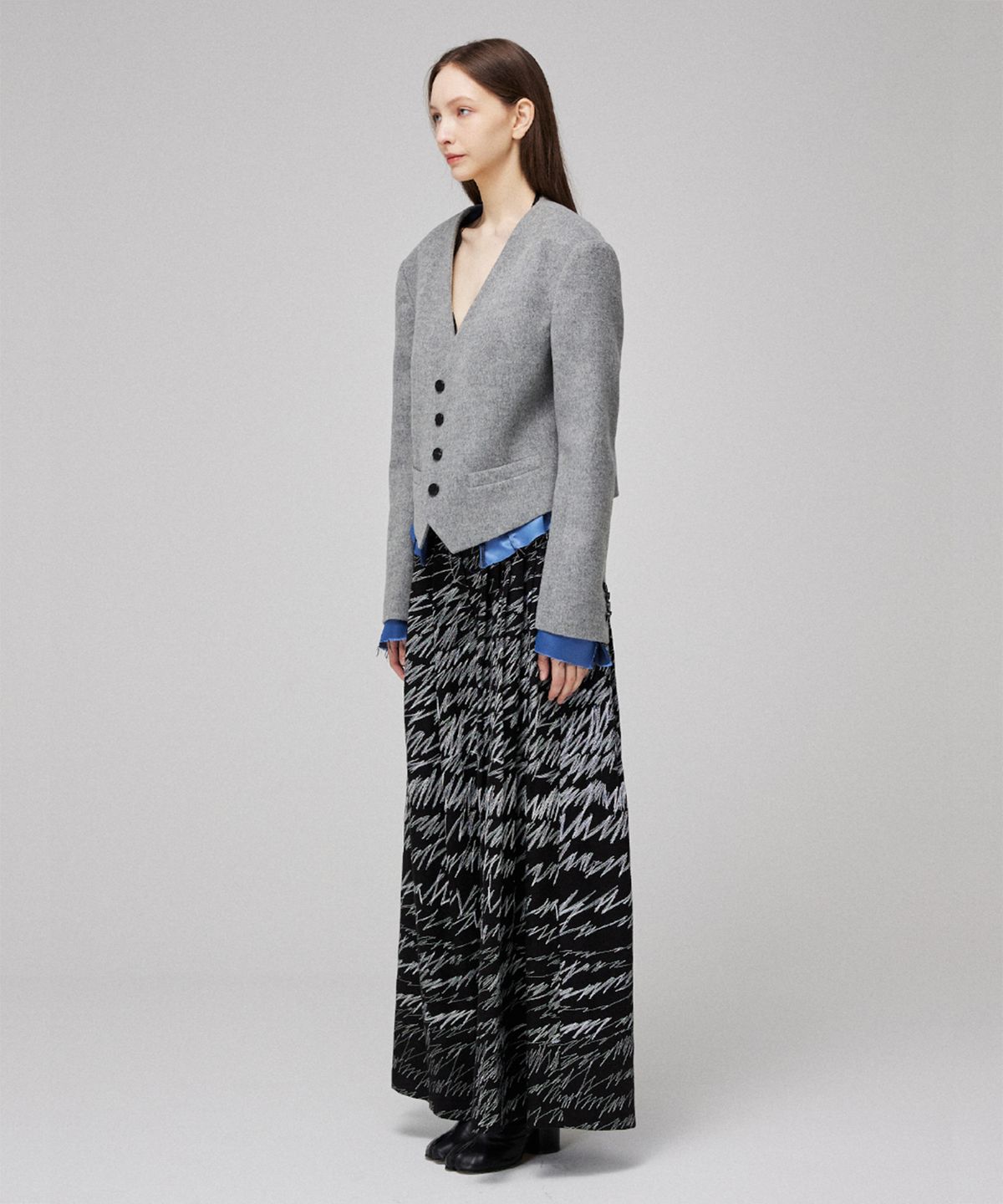 므아므(MMAM) Signature stitch unbalance pin tuck flare slacks