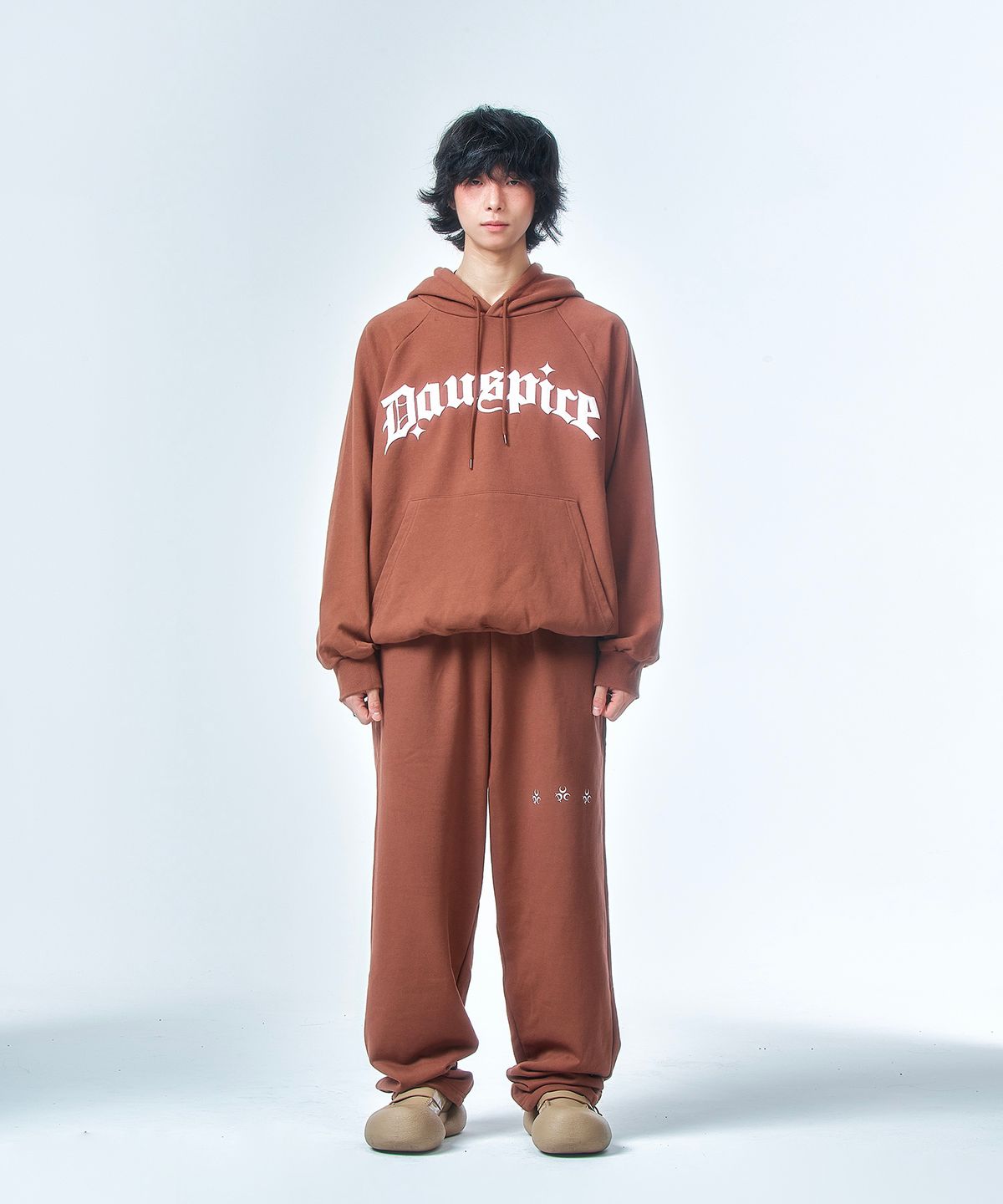 디오스피스(DAUSPICE) Logo Sweat Pants Brown