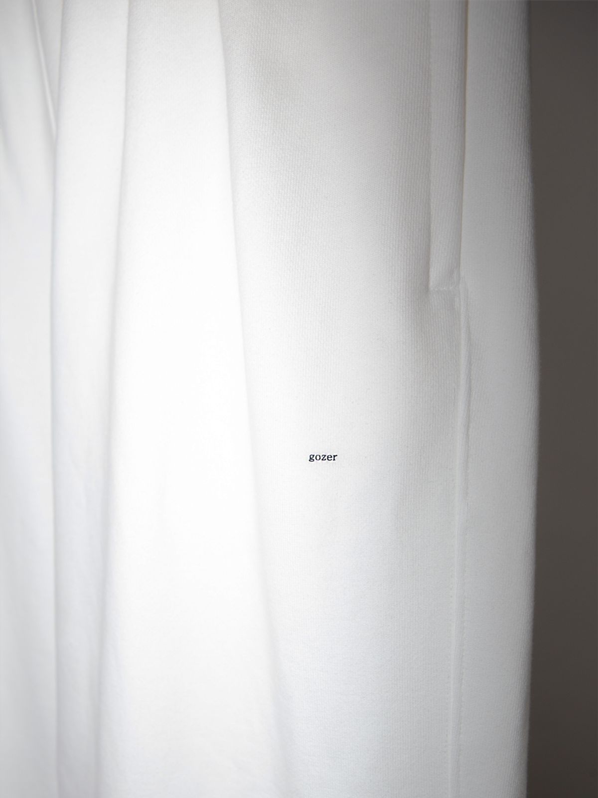 고저(GOZER) WIDE TRAINER SWEAT PANTS