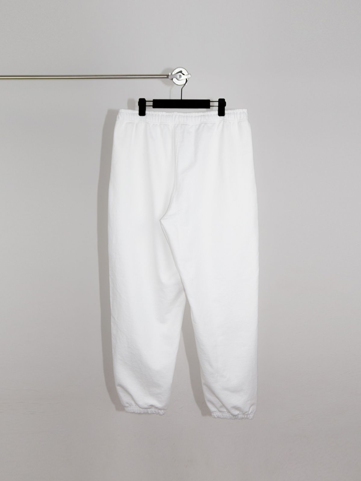 고저(GOZER) OVERSIZED THAILAND BIZ LOGO JOGGER PANTS