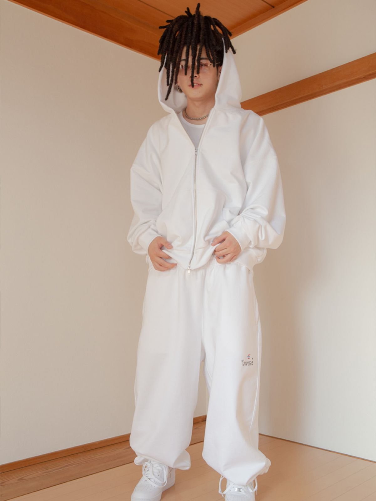 고저(GOZER) OVERSIZED THAILAND BIZ LOGO JOGGER PANTS