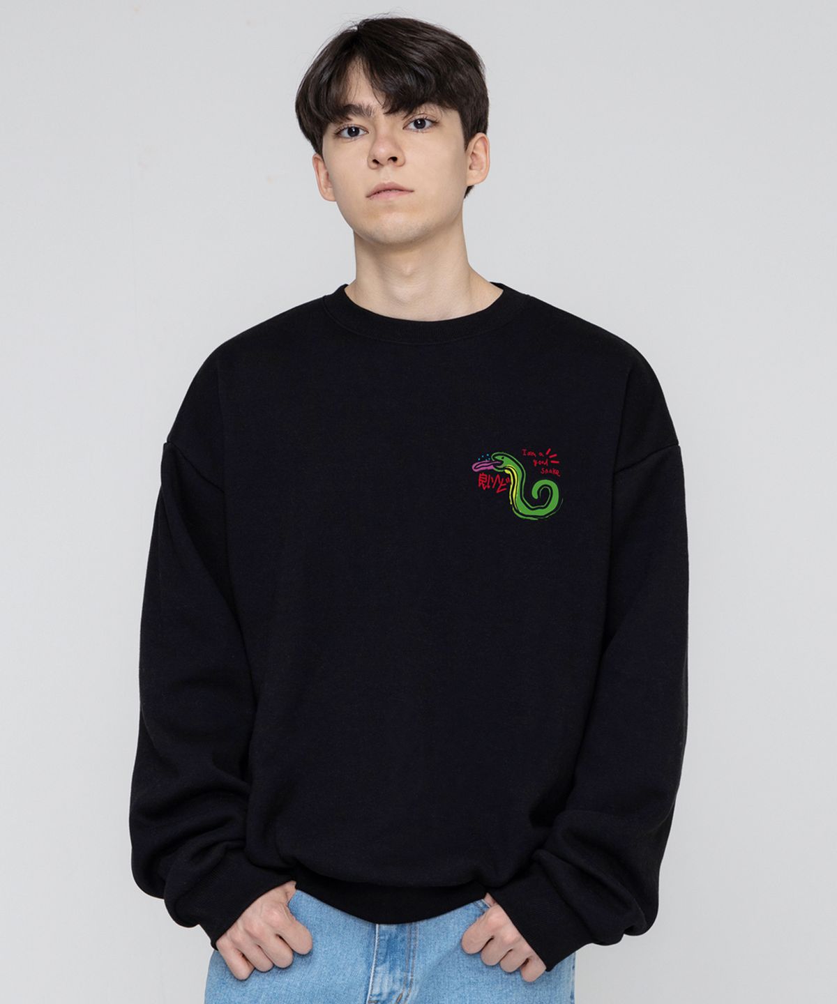 그레이버(GRAVER) [UNISEX]GOOD SNAKE 맨투맨_블랙