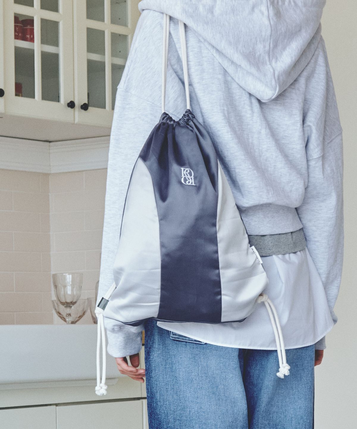 로씨로씨(ROCCI ROCCI) Classic Symbol Satin Gym Sack [CHARCOAL]