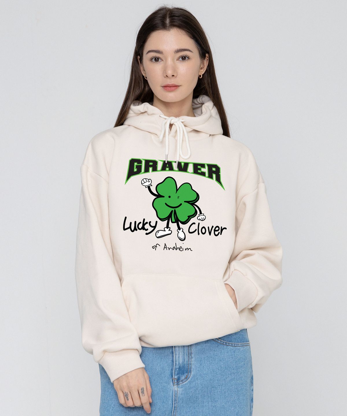 그레이버(GRAVER) [UNISEX]럭키 클로버 센터 후드티_크림