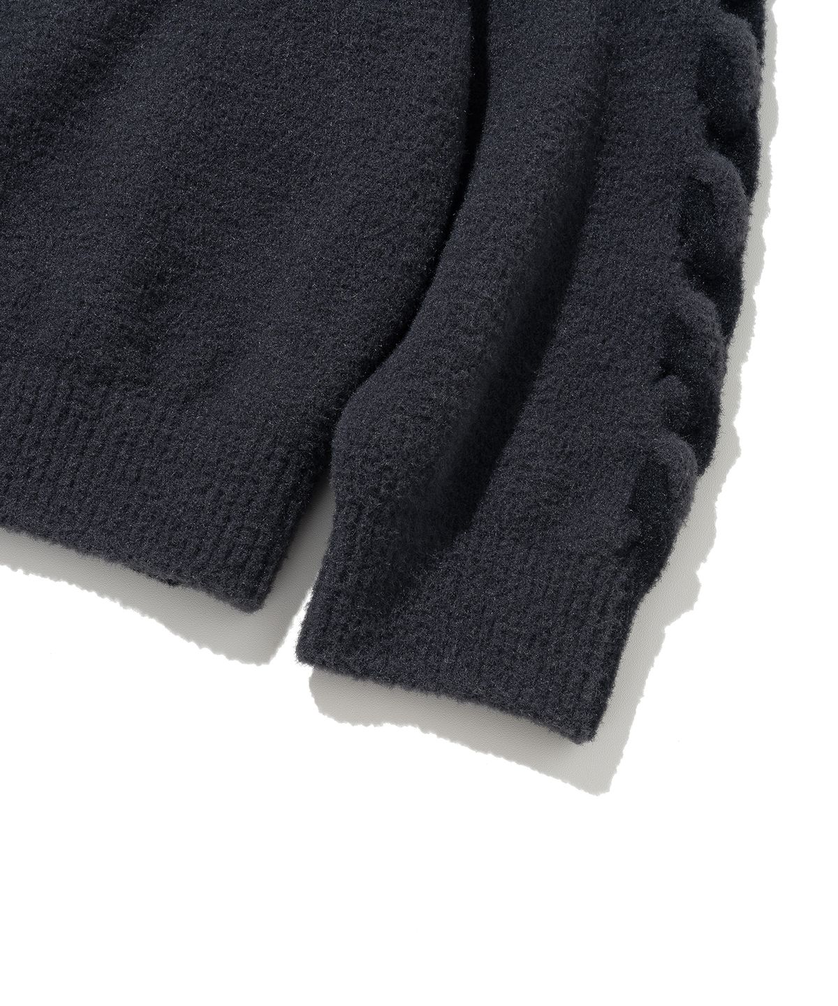 니티드(KNITTED) 슬리브 케이블 투톤 니트 GREY/BLACK