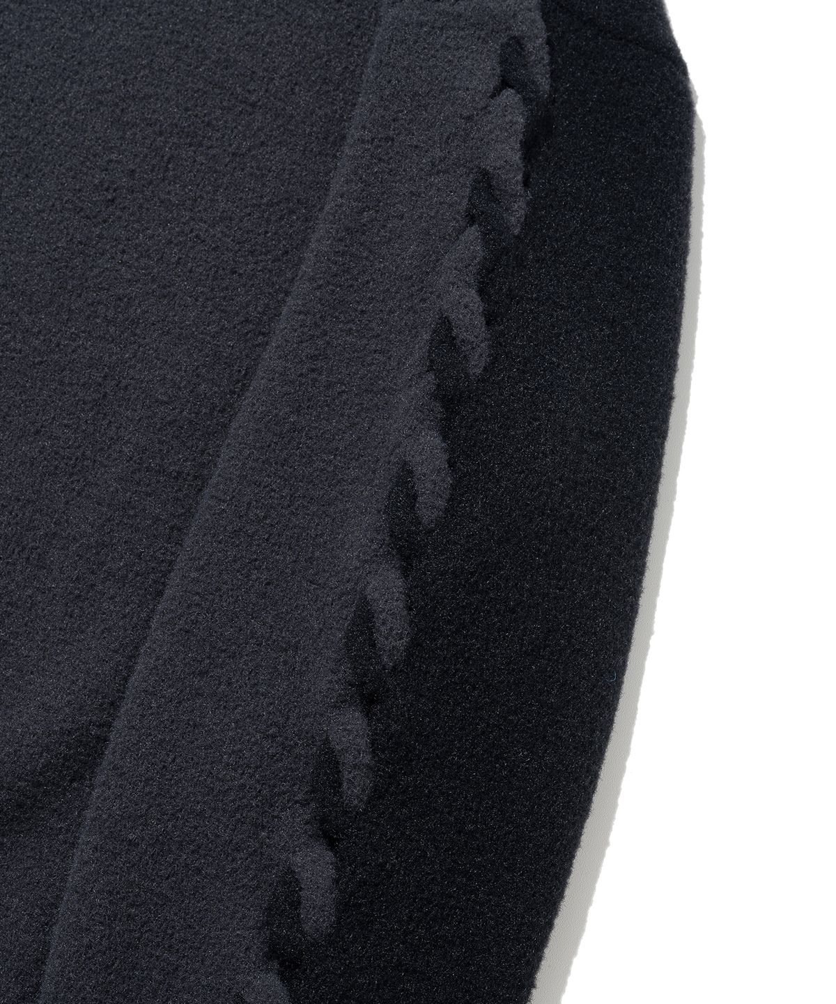 니티드(KNITTED) 슬리브 케이블 투톤 니트 GREY/BLACK