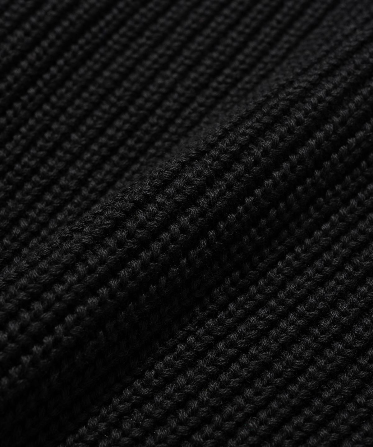 니티드(KNITTED) 코튼 와플 크루넥 니트 BLACK