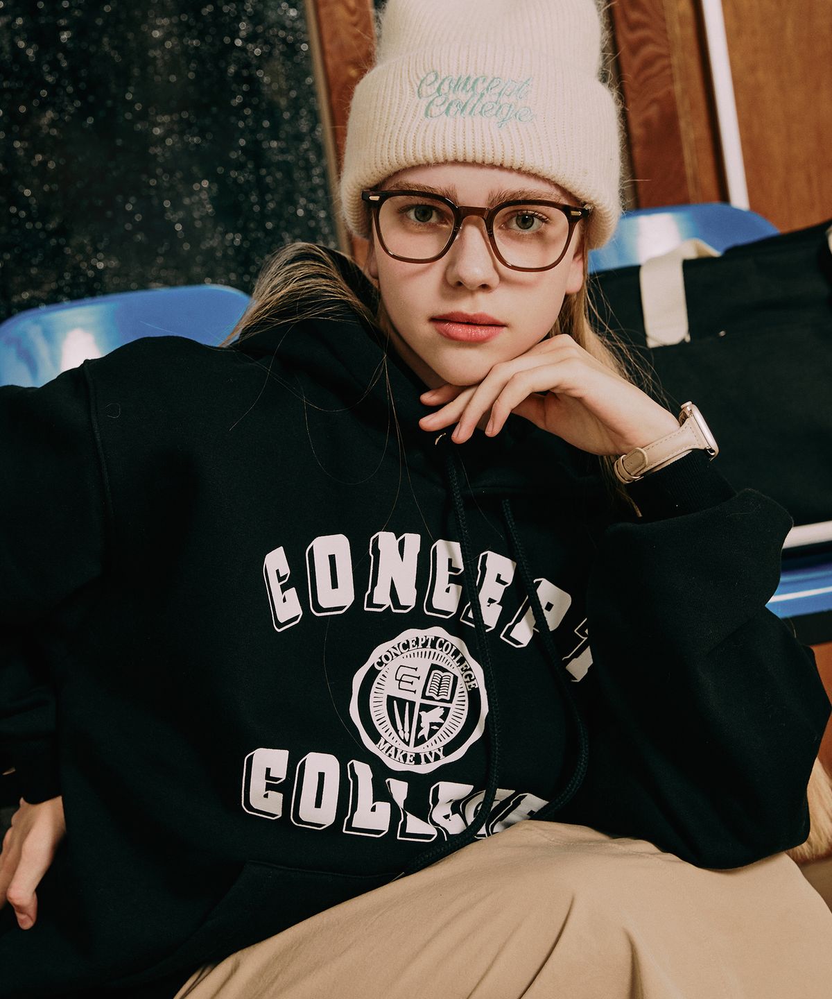 컨셉트컬리지(CONCEPTCOLLEGE) 클래식 빅로고 블랙 후디 / 후드티 [남녀공용]