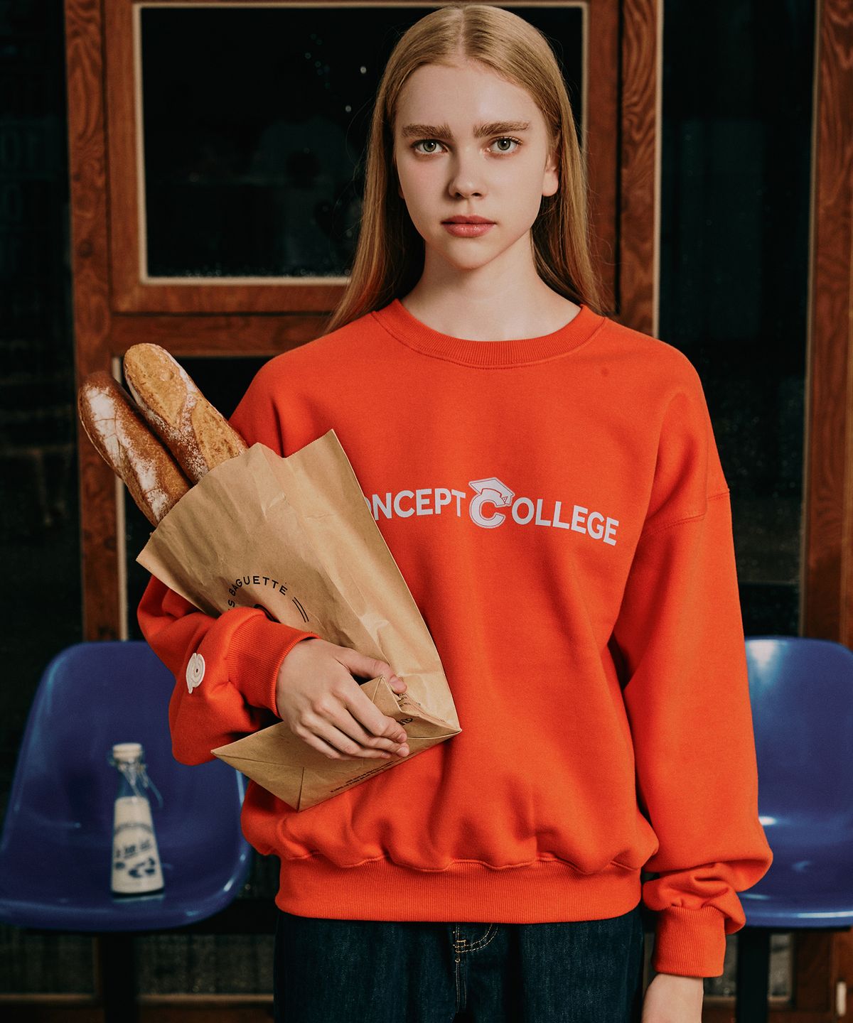컨셉트컬리지(CONCEPTCOLLEGE) 베이직 라인 로고 오렌지 스웨트 셔츠 [남녀공용]
