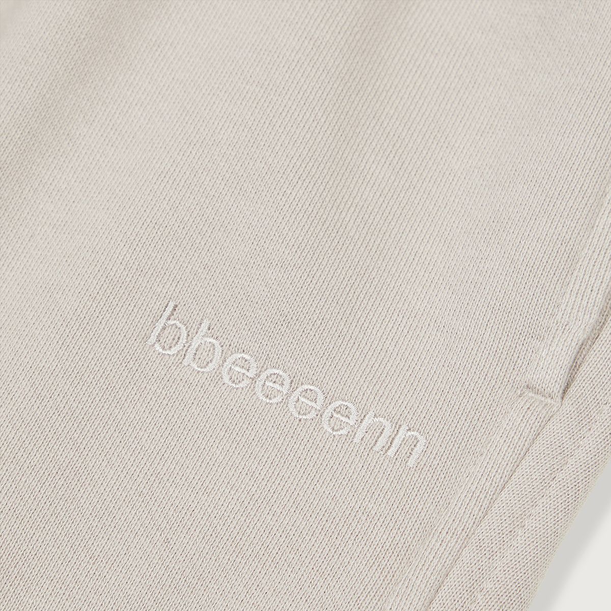 벤(BBEEEENN) 로고 트랙 팬츠_웜 그레이