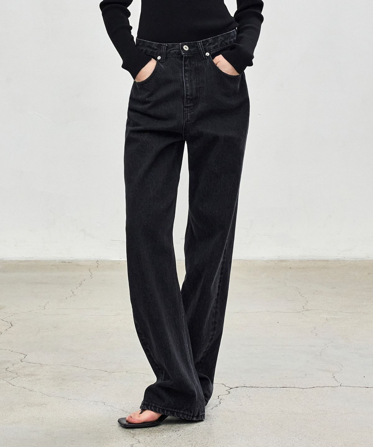 노티아(NOTIA) STRAIGHT BLACK DENIM