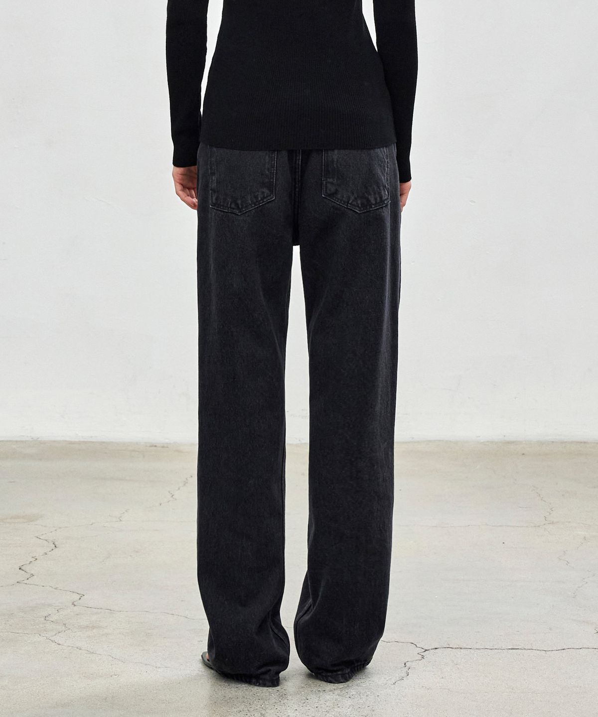 노티아(NOTIA) STRAIGHT BLACK DENIM
