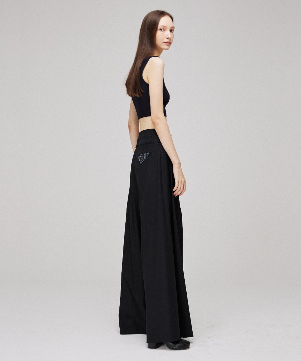 므아므(MMAM) Signature unbalance band pin tuck flare slacks