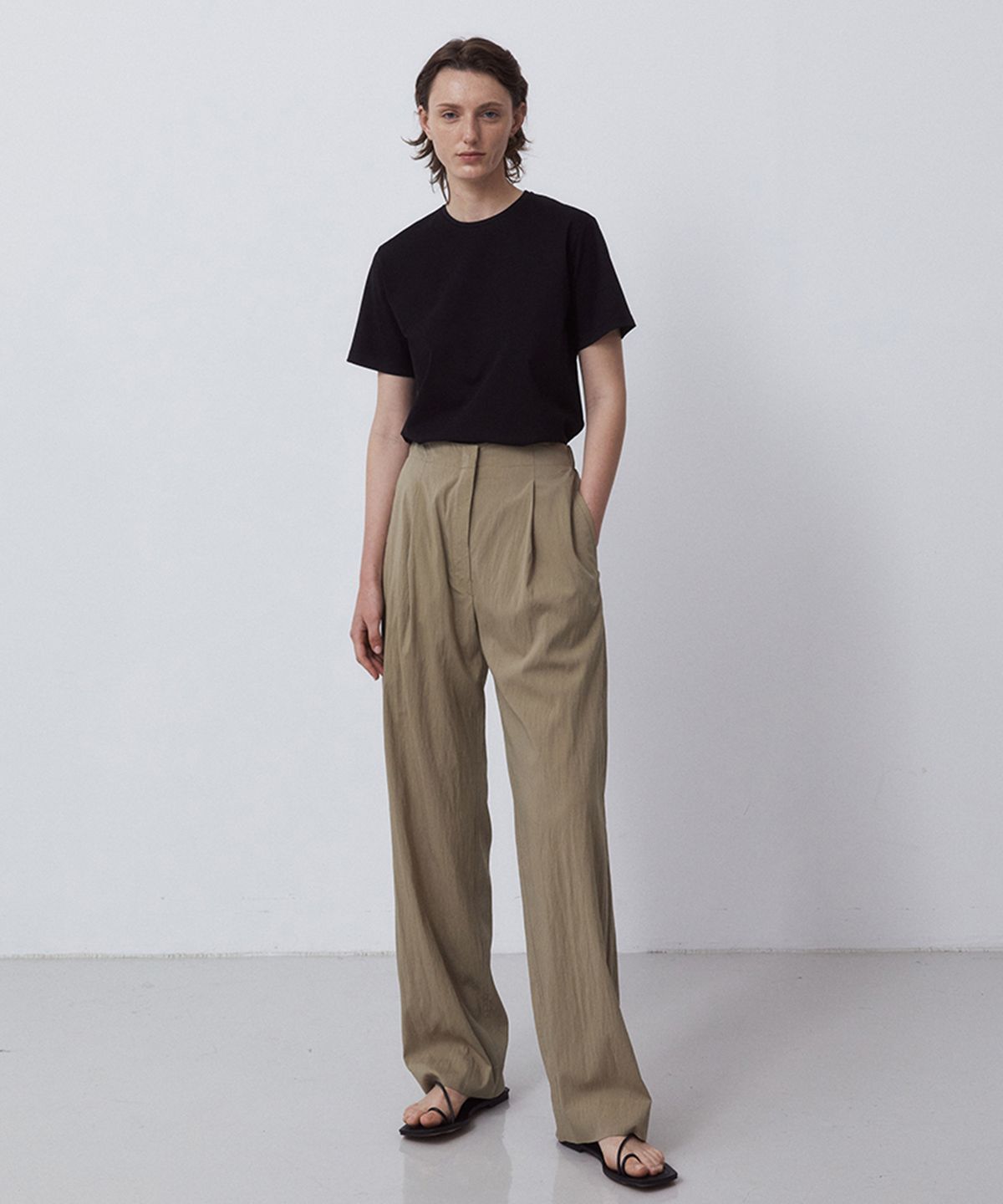 노티아(NOTIA) SILKET HALF T-SHIRTS-BLACK