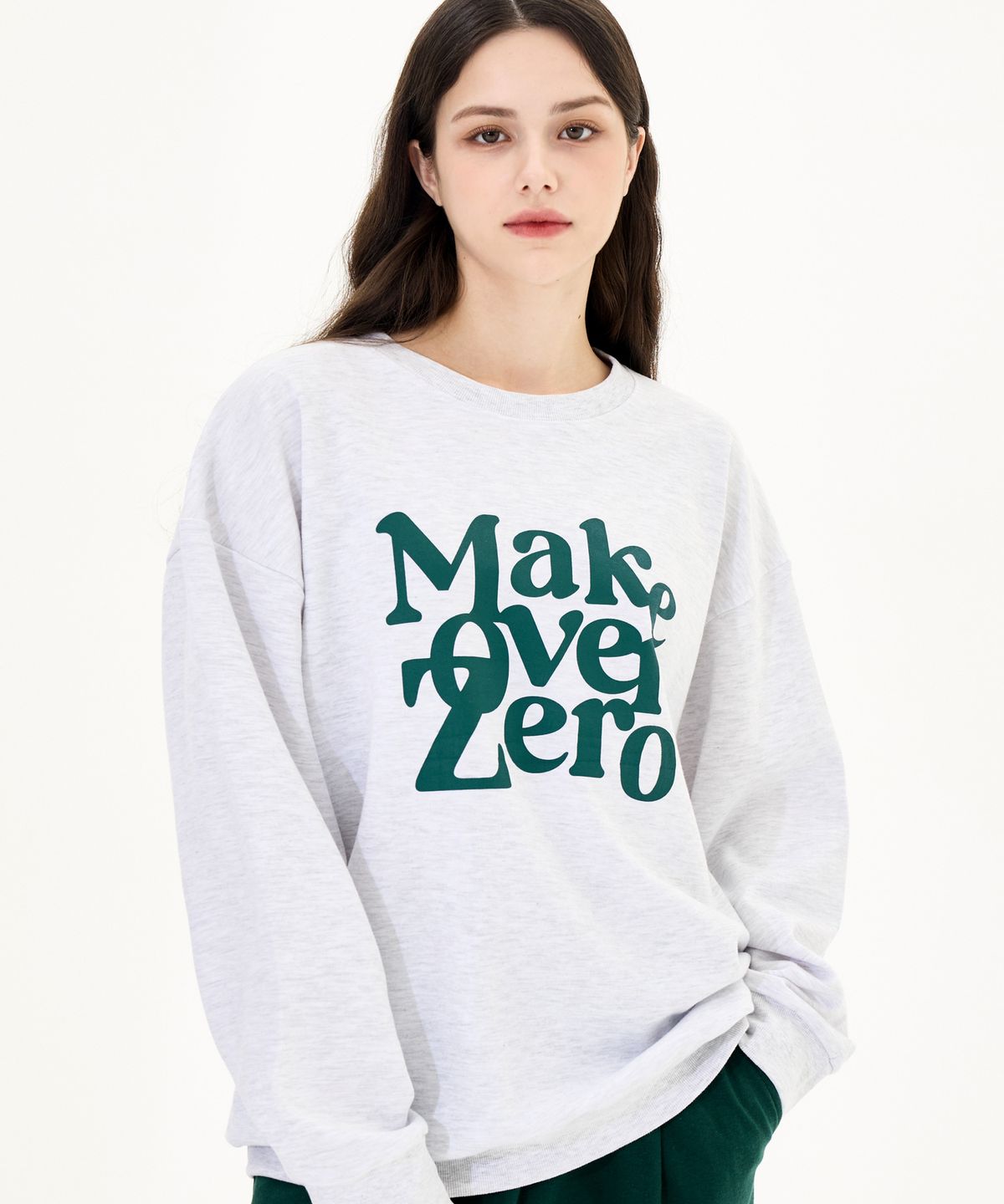 모즈모즈(MOZMOZ) 스퀘어샤인 로고 오버핏 맨투맨 백메란지